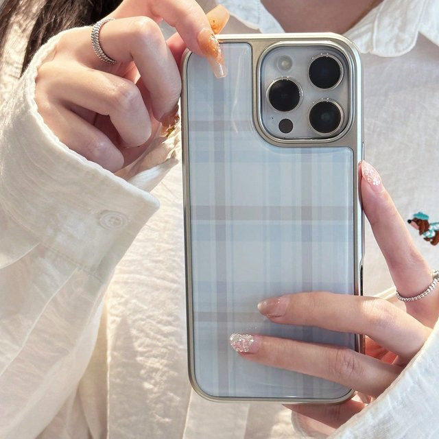 Retro Handyhülle aus TPU mit blauem Plaid-Muster und silbernem Rand für iPhone XR bis iPhone 17 Pro Max - Bild 1