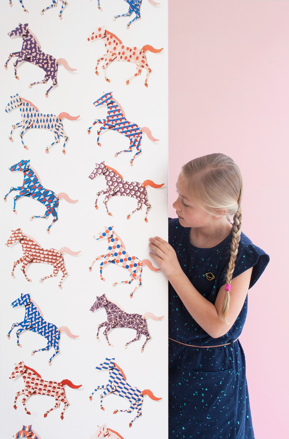 Studio Ditte Tapete Horses in Pink und Multicolour für das Kinderzimmer - Bild 2