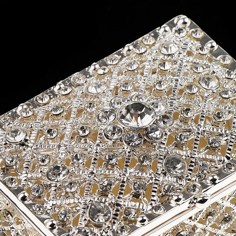 Glamour Aufbewahrungsbox aus Metall mit Strasssteinen und Magnetverschluss, silber, B/T/H: 6,3 x 4,7 x 4 cm - Bild 3