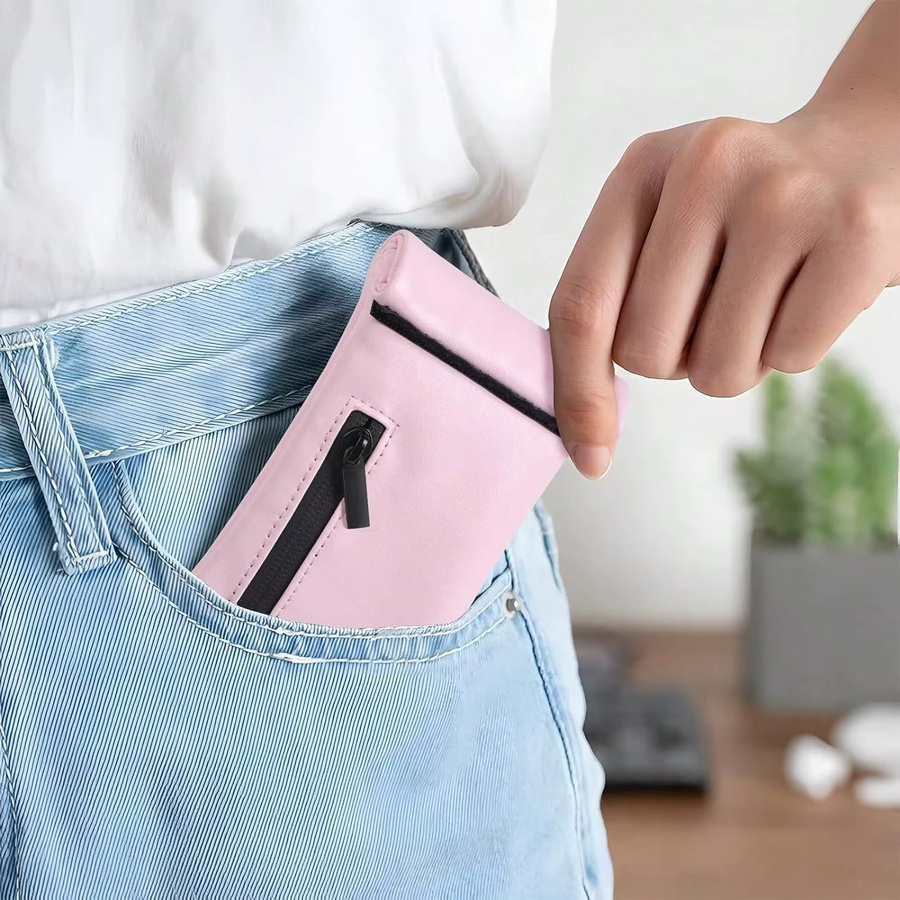 Geruchssichere Aufbewahrungstasche aus PU-Leder von JBNG in Schwarz oder Pink - Bild 2