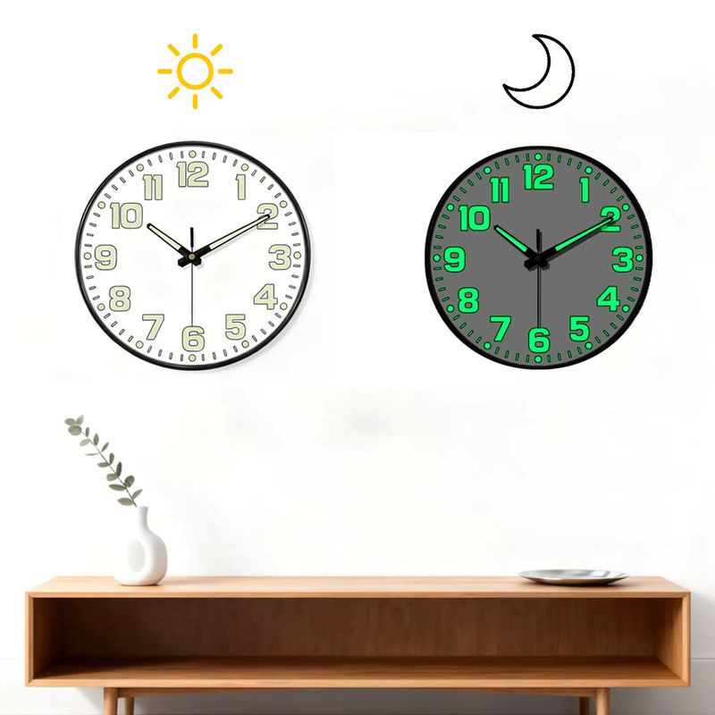 P.chuang Leuchtende Wanduhr Schwarz, Runde Digitale Quarz-Wanduhr mit Glas und Metall, Geräuschlos und Minimalistisch - Bild 2