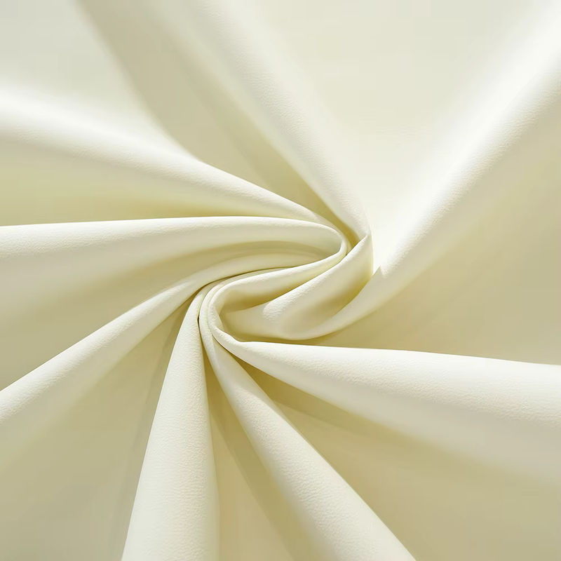 Wasserdichte und rutschfeste Tischdecke aus weichem PU-Schaffell-Imitat in Cremeweiß im minimalistischen Design - Bild 3