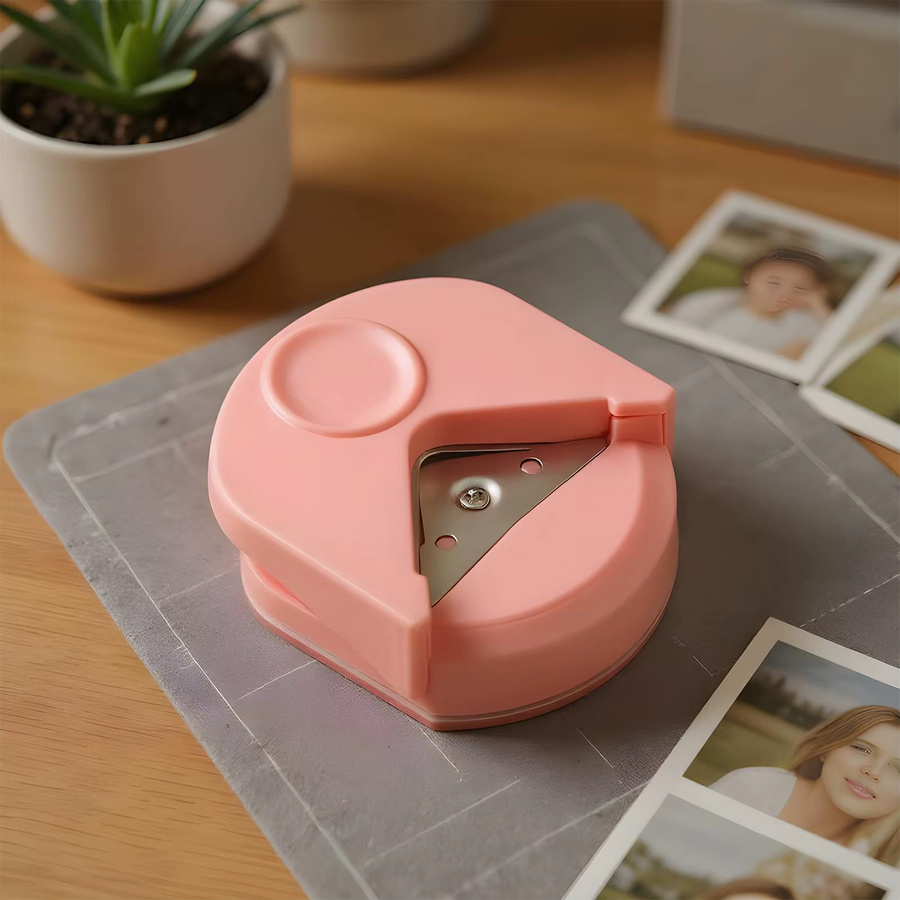 Professioneller Eckschneider R4mm für Papier, Karton und Laminat in Lila - Bild 3