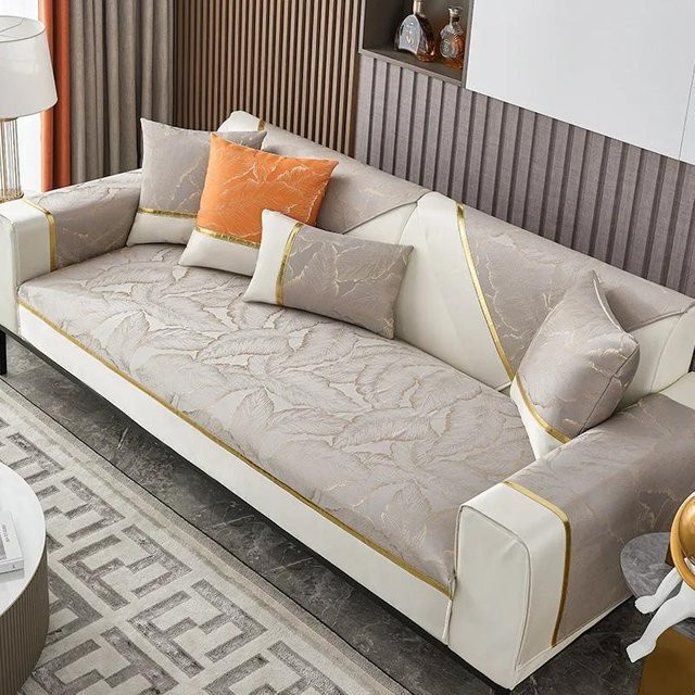 Rutschfeste Chenille-Sofamatte aus Jacquard von Household supplies MH in Weiß mit goldener Linie, B/B: 70 x 70 cm - Bild 1