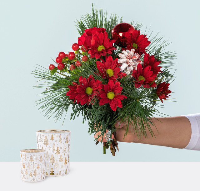 BLUME2000 Wintergruß mit Windlichter Tannenbaum Bouquet red green white - Bild 1