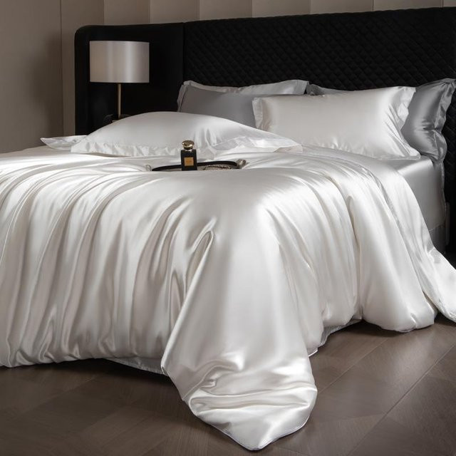 HomeHarmony Bettwäsche-Set aus 30 Momme Maulbeerseide und Tencel, Bettbezug und Kissenbezug, Perlmutt Weiß, B x H: 180 x 220 cm - Bild 1