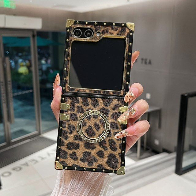 Premium Leder Handyhülle mit Leopardenmuster und Goldrahmen für Samsung Galaxy Z Flip 7 6 5 4 3 5G sowie Z Flip 7 FE in Braun und Multicolour mit Halterung - Bild 1