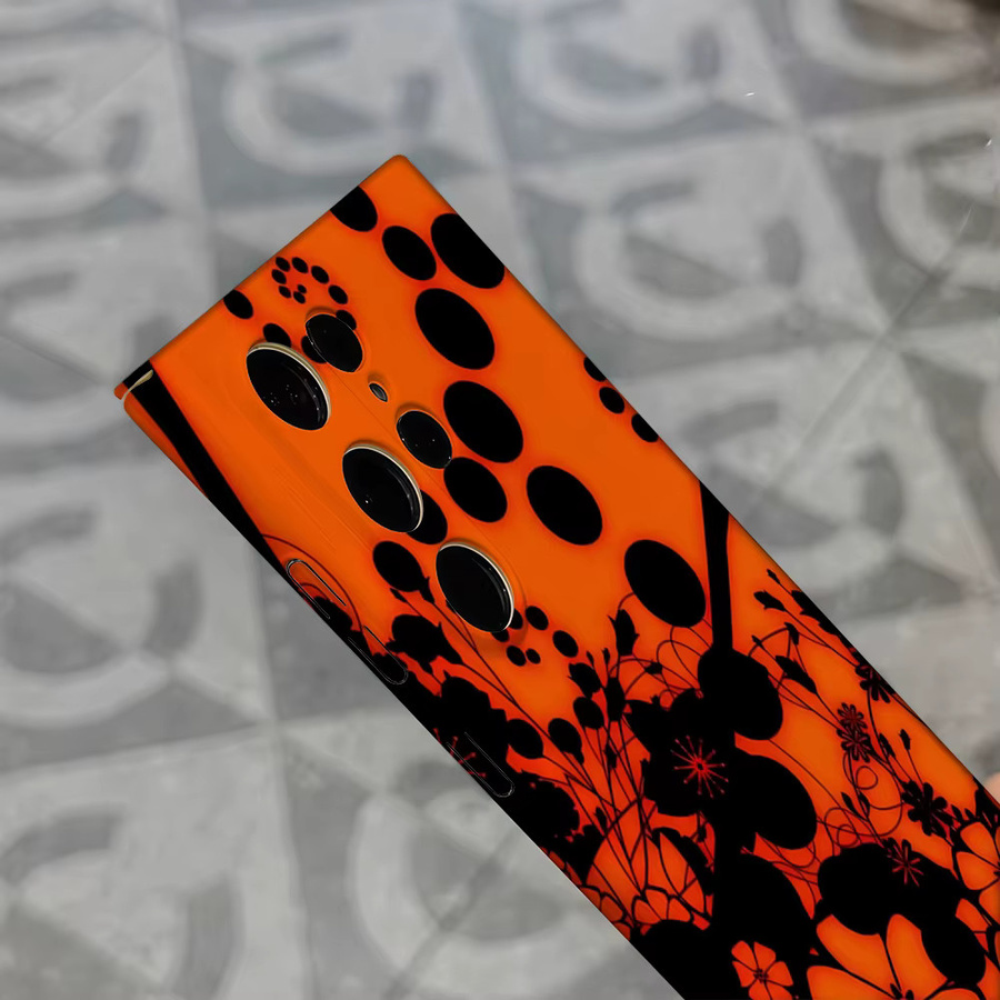 Stoßfeste Doppelschicht Handyhülle mit Blumenpunkten in Orange und Schwarz für Samsung Galaxy S25 Ultra, S24 und S23 Ultra Plus - Bild 5
