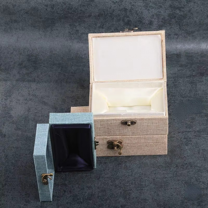 Luxuriöse Single Seal Brokat-Box aus Seide als handgefertigtes chinesisches Stempeletui mit Samtfütterung - Bild 2