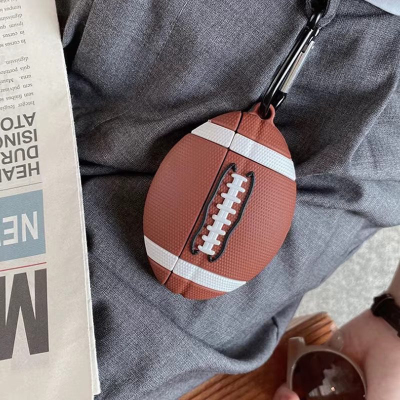 ZEKS Silikon Rugby-Kopfhörerhülle für Airpods Pro 2 und Airpods 1/2 in Braun mit 3D Cartoon-Design - Bild 6