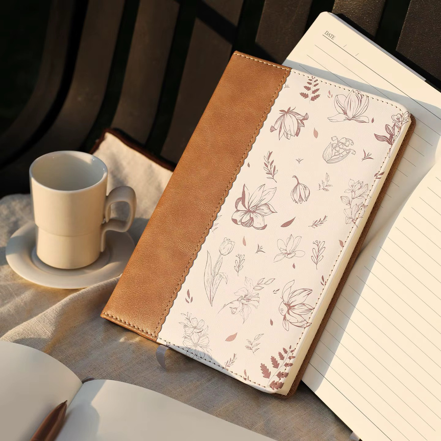 Hochwertiges A5 Notizbuch mit Hardcover aus Kunstleder in Braun, liniertes Papier - Bild 3
