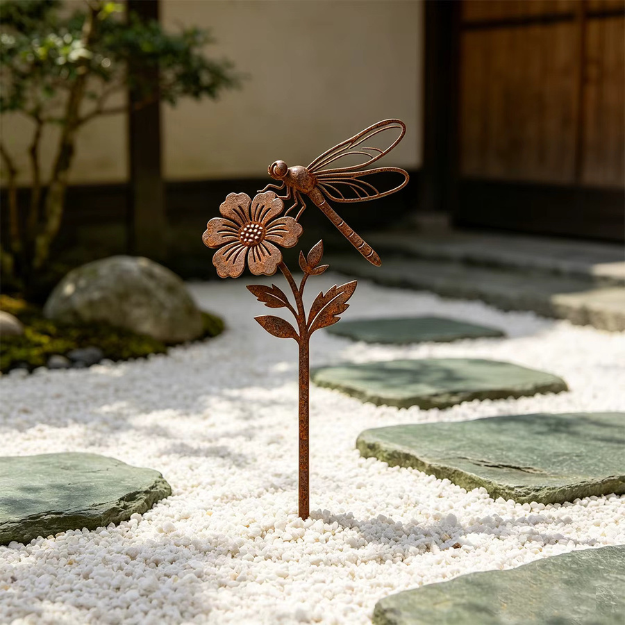 Schmiedeeiserner Gartendekorationspfahl mit Libellen- und Blumenmotiv in Rostbraun - Bild 6