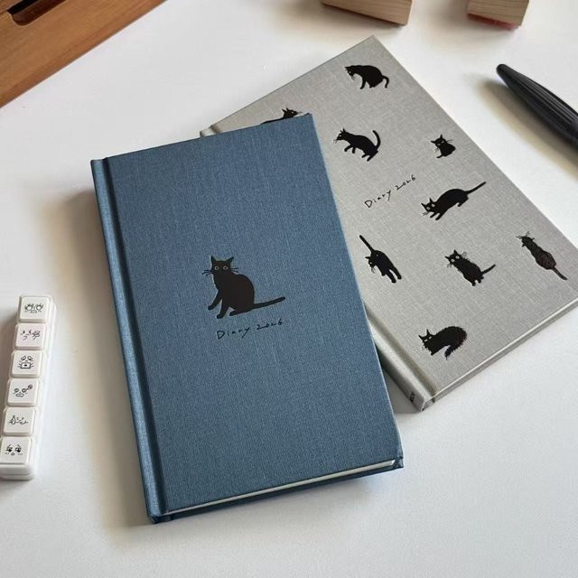 B5 Notizbuch mit Cartoon-Kätzchen-Illustration als Tagesplaner und Wochenplaner 2026, Hardcover, Blau - Bild 1