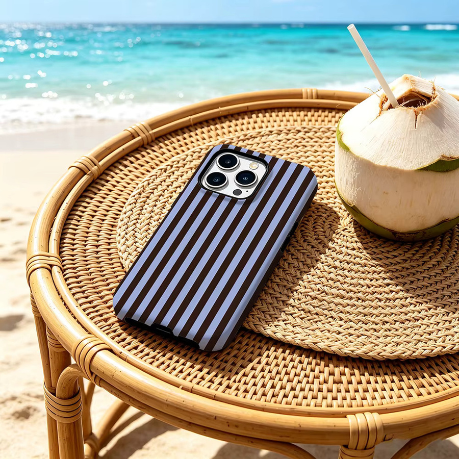 CaseChic MagSafe Schutzhülle mit mattem Bumper und kontrastierenden braunen und blauen Streifen für iPhone 17 16 15 14 Plus Pro Max - Bild 4