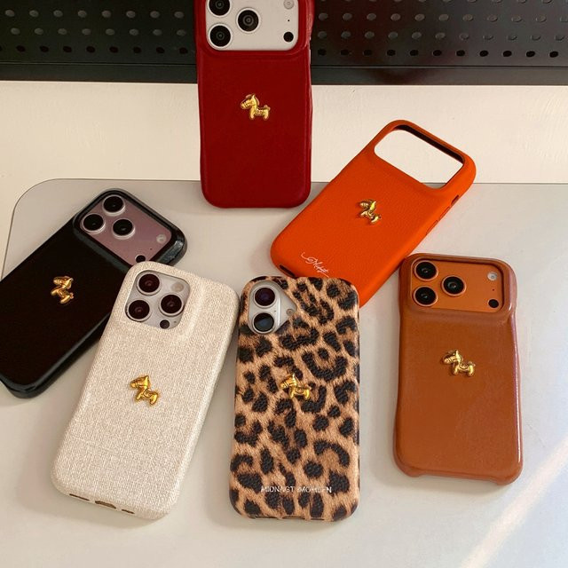 Stereoskopische iPhone Handyhülle aus Stoff und Kunstleder mit Leopardenmuster in Rot für iPhone 17, 16, 15, 14 Pro Max - Bild 1