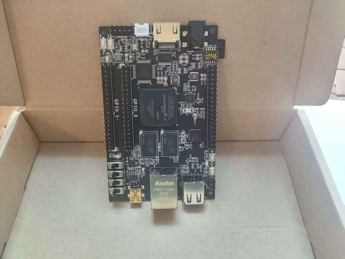 Altera Cyclone V SoC 5CSXFC6C6 Mister FPGA Entwicklungsboard in Schwarz - Bild 2