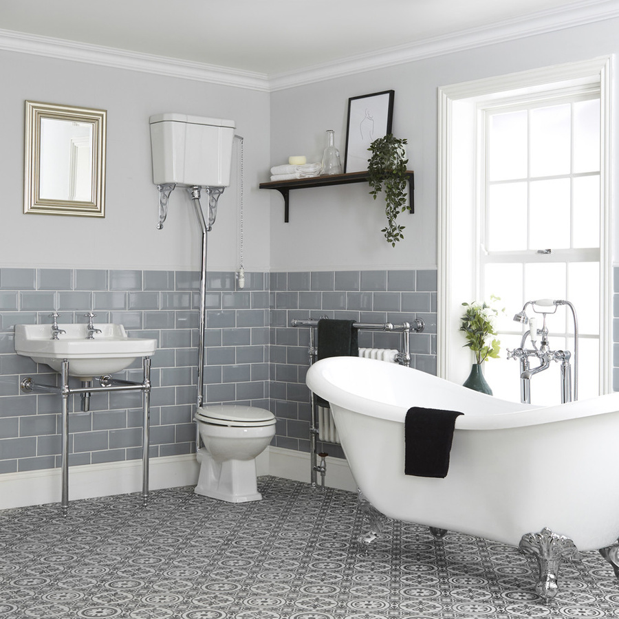 Hudson Reed Bad Set Richmond in Weiß mit freistehender Acryl-Badewanne, hohem WC und Waschbecken mit Gestell - Bild 1