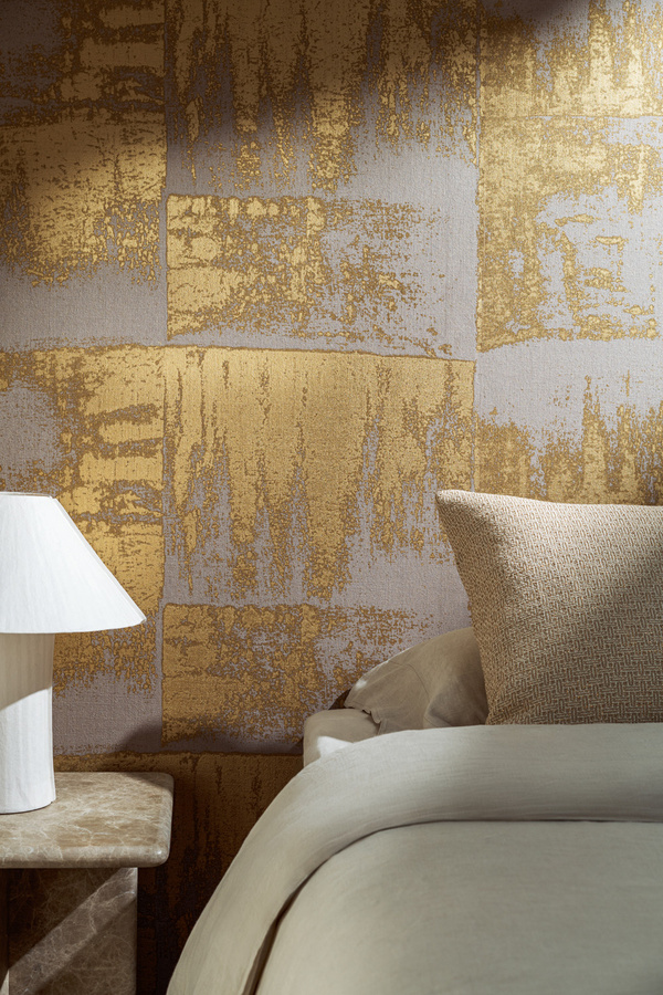Élitis Tapete Muse RM 1047 92 in Gold und Grau mit abstraktem geometrischem Textildesign - Bild 1