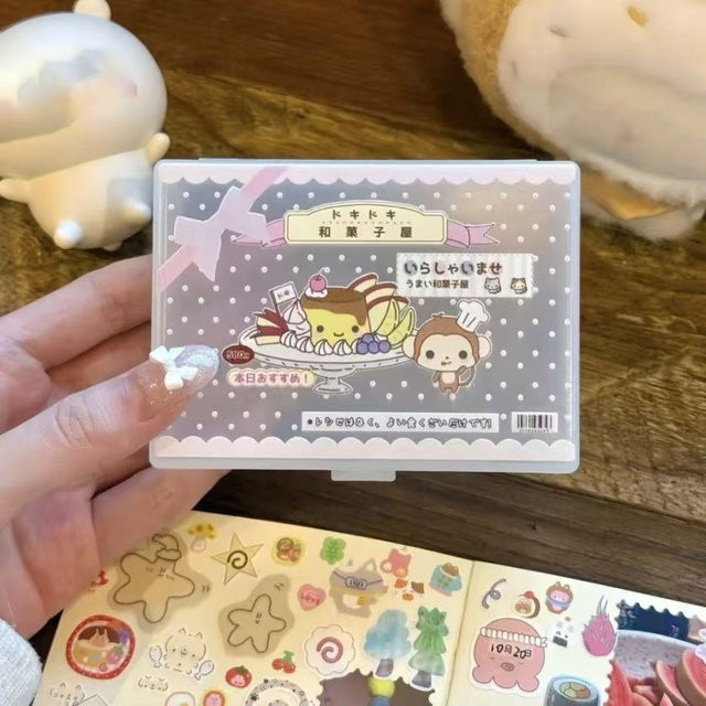 Transparente Japanische Polka-Dot-Monkey Kartenbox aus Kunststoff mit Mattglas-Effekt und Staubschutz zur Aufbewahrung von kleinen Karten - Bild 1