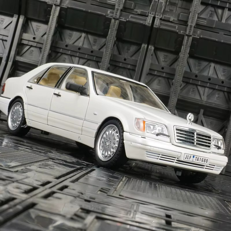 Mercedes-Benz W140 S320 Legierungsautomodell, 1:24, Metall, Weiß - Bild 1