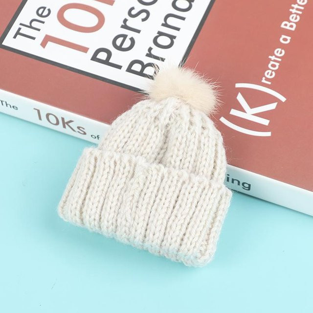 Yiran toy 1 Gestrickte Mütze Kappe mit Bommel Puppen Zubehör dunkle khaki - Bild 1