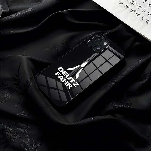 Handyhülle mit Deutz Traktoren Motiv für iPhone 17 Pro Max 16 15 14 13 11 Plus inklusive Glasabdeckung in Schwarz - Bild 1
