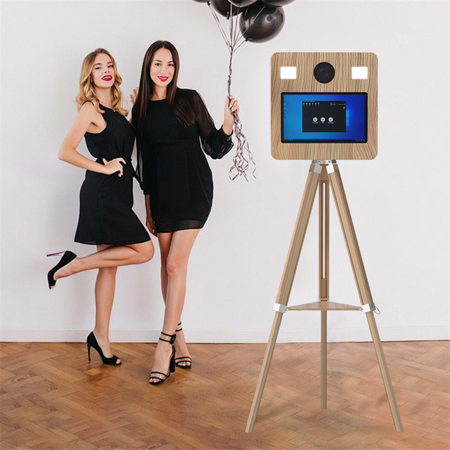 Retro Photobooth Fotoautomat mit 15,6 Zoll Display und Blitzlicht in Holzmaserung Braun - Bild 1
