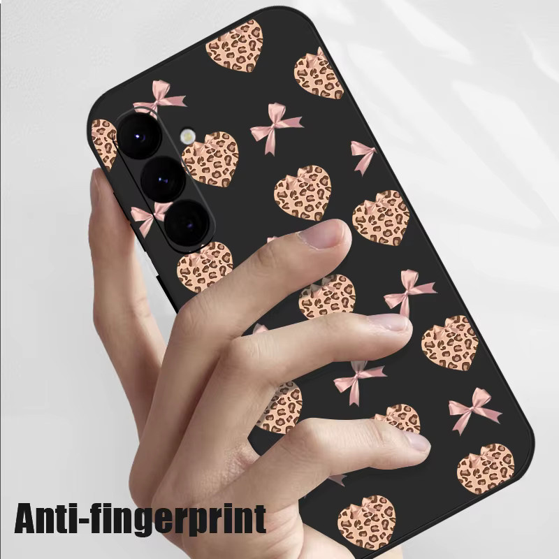 Handyhülle mit Leopardenmuster und Herzen für Samsung Galaxy S25 S24 S23 S22 Ultra Plus FE inklusive Soft Lanyard Cover in Beige, Weiß und Schwarz - Bild 4