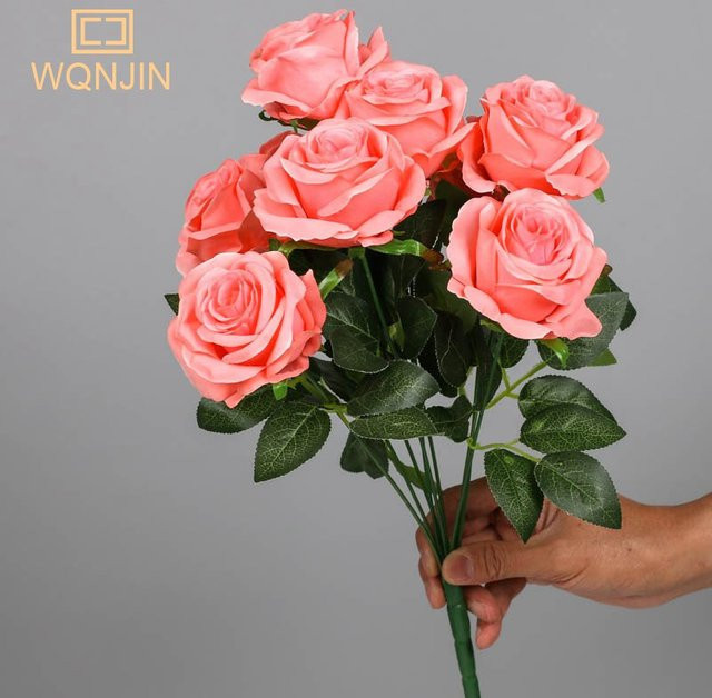 Künstlicher Rosen-Blumenstrauß von WQNJIN in Rosa und Rot mit 9 Köpfen aus Textil für deine Hochzeitsdekoration und Heimdekoration - Bild 1