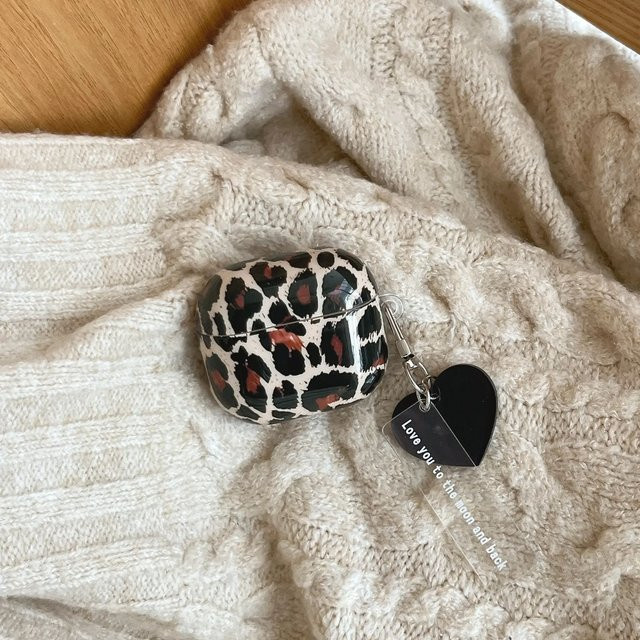 Retro Leopardenmuster Kopfhörerhülle mit Herzanhänger für Apple AirPods 1 2 3 4 Pro Pro 2 Pro 3 in Multicolour - Bild 1