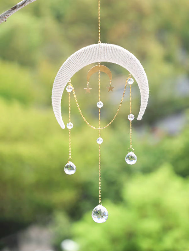 Hängender Mond-Kristall-Sonnenfänger aus weißem Makramee und Glas, handgewebter Traumfänger im Bohemian-Stil als Fenster-Windspiel und Prisma für Regenbogeneffekte - Bild 3