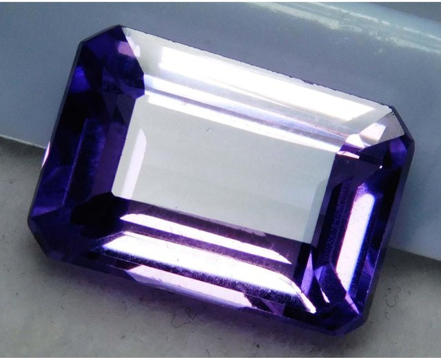 GemsGrowth Amethyst, Smaragdschliff, 9,90 Karat, violett, Unisex - Bild 1
