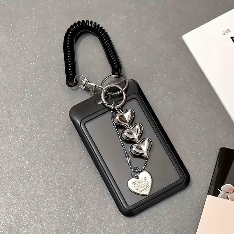 Herzförmiger Buskartenhalter mit Schlüsselanhänger in Schwarz aus Kunststoff zum Schutz deiner Ausweise und Bankkarten - Bild 2