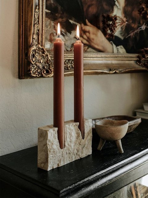 LA TROUVAILLE 2-Loch-Kerzenhalter aus Marmor in Beige im Vintage-Stil für Taper-Kerzen - Bild 1