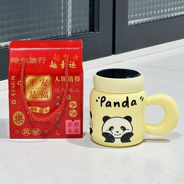 Yiran Furniture Keramiktasse mit Deckel in Gelb mit Cartoon-Design, 470 ml - Bild 1