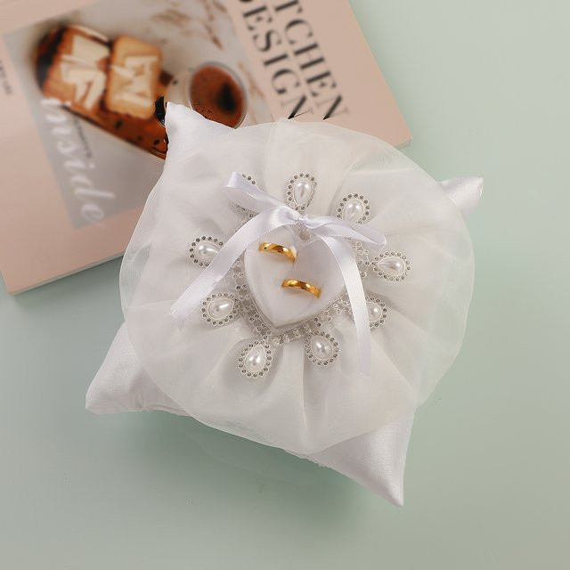Böhmisches Eheringkissen von TRUE LOVE GIFT in Weiß aus Textil für deine Hochzeit - Bild 1