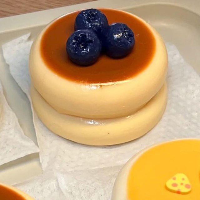 BC Pet Supplies Simulations Soufflé Pfannkuchen Quetschspielzeug, Blaubeerpfannkuchen Squishy Spielzeug, Stressabbau Fidget Sensorisches Spielzeug - Bild 1