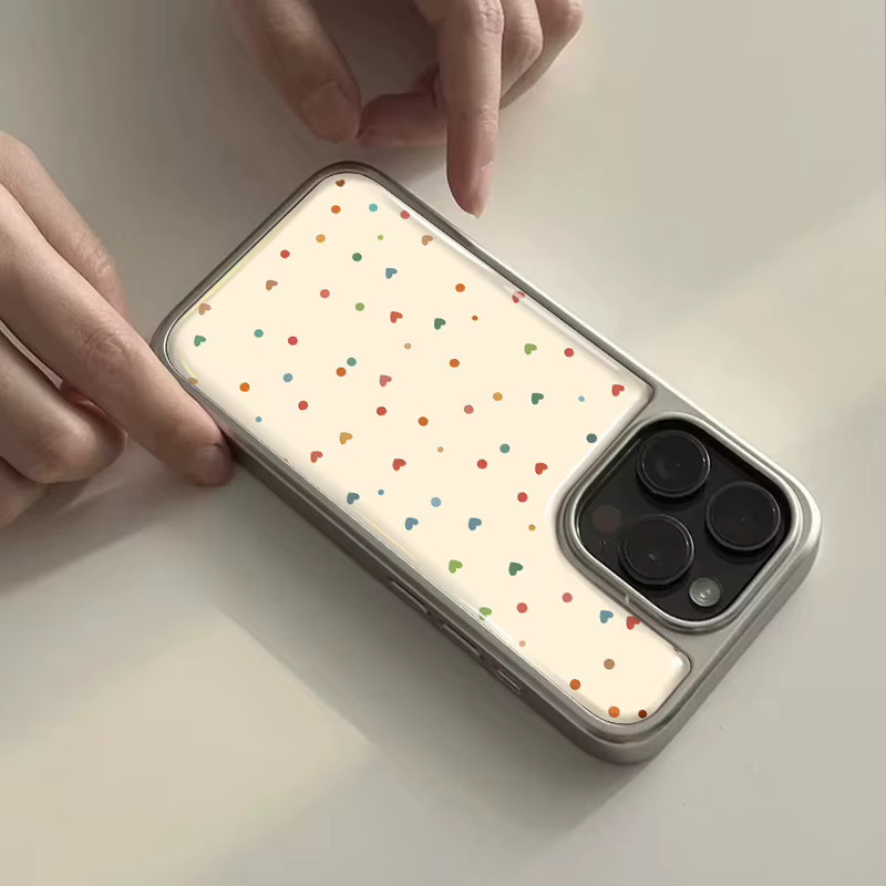 Stoßfeste DecoPhone Handyhülle mit gelbem Herz-Hydrogel-Rückplatte und silbernem Rand für iPhone 17, 16, 15 und 14 Pro Max - Bild 1