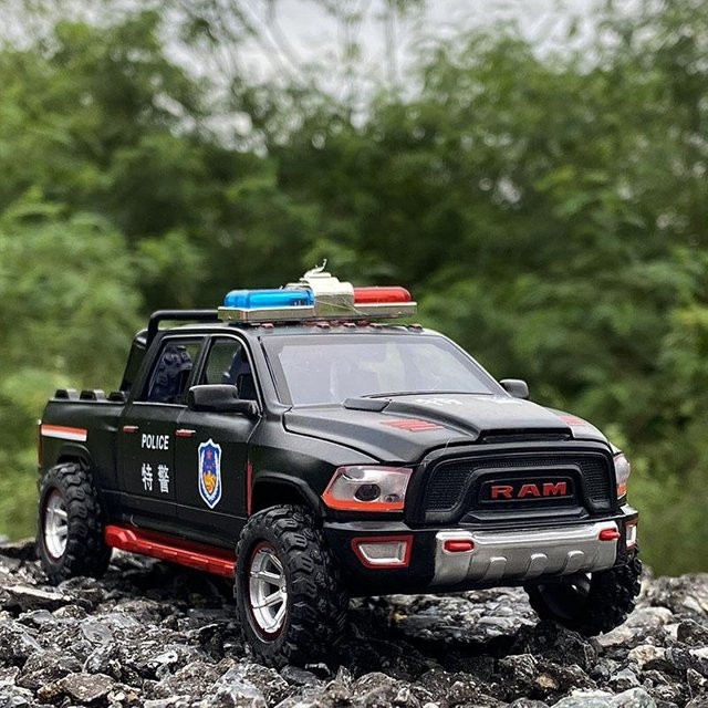 Linyi toy car Ram Trx Pickup LKW Legierungsmodell, 1:32, mit Sound und Licht, ab 14 Jahren - Bild 1