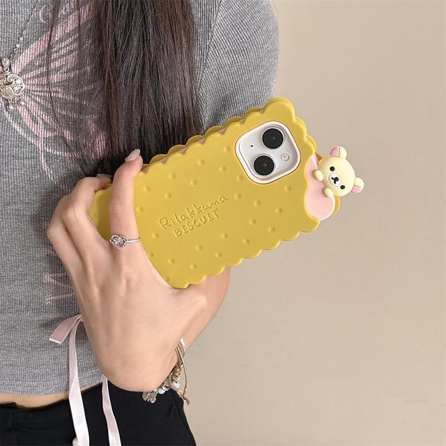 YULIN Rilakkuma Bär Sandwich Keks Handyhülle aus weichem Silikon mit Puppenanhänger für iPhone 16 15 14 13 12 11 Pro Max, Gelb - Bild 1
