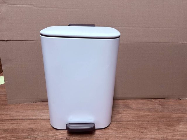 Pocoline Treteimer aus Stahl in Weiß mit Soft-Close-Funktion, B/H/T: 20 x 27 x 26,9 cm - Bild 1