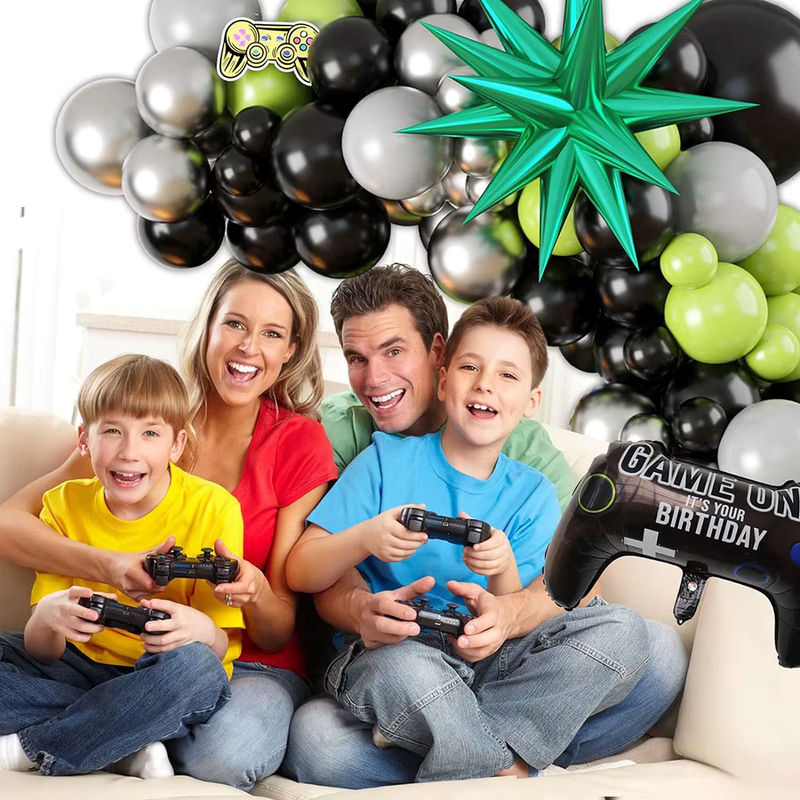 Elektronisches Ballonbogen-Set zur Dekoration für Geburtstage in Grün, Schwarz und Grau mit Latex- und Aluminiumfolienballons sowie Sternen - Bild 3