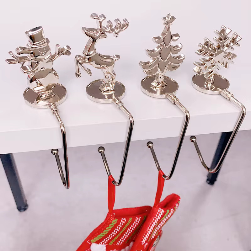 HOCOSHINE Weihnachts-Aufhänger aus Metall für Kaminstrümpfe in Gold und Silber mit Schneemann und Elch Motiven - Bild 2