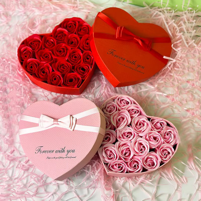 Rote Rosen-Geschenkbox für Anlässe wie Hochzeitstag, Valentinstag, Weihnachten oder Muttertag - Bild 2