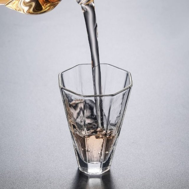 Handgefertigte Teetasse aus Glas im japanischen Stil, transparentes Shot-Glass für Sake oder Whisky, 50 ml - Bild 1