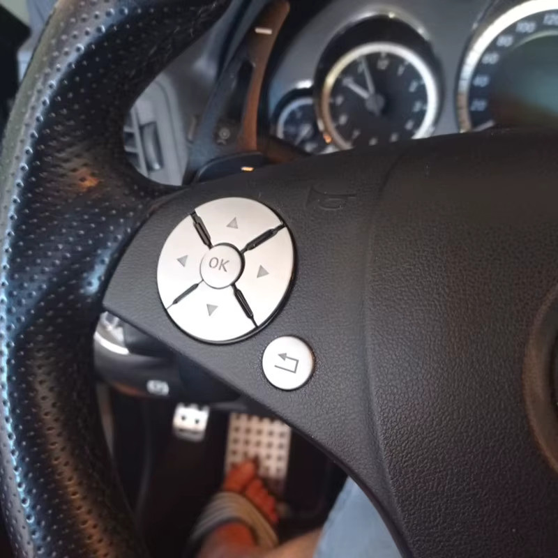 Lenkrad Knopfhalter Trimm Abdeckung Aufkleber passend für Mercedes Benz E C S GLK R ML SLK Klasse W212 W204 - Bild 3