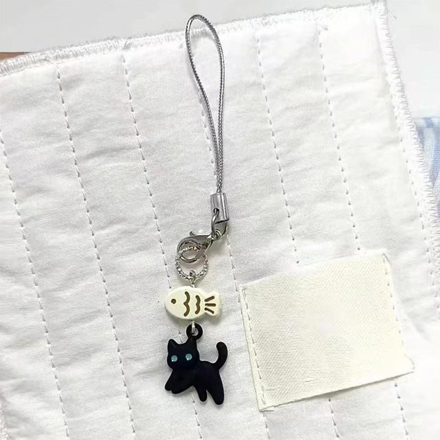 Niedlicher Tier-Telefonanhänger aus Harz in Schwarz als Katzen-Charm für dein Smartphone oder als Schlüsselanhänger - Bild 1