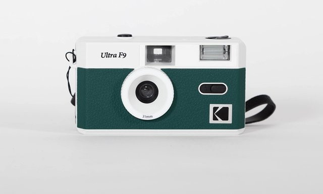Kodak 35mm Ultra Film f/9 Kompaktkamera in Weiß/Grün bunt - Bild 1