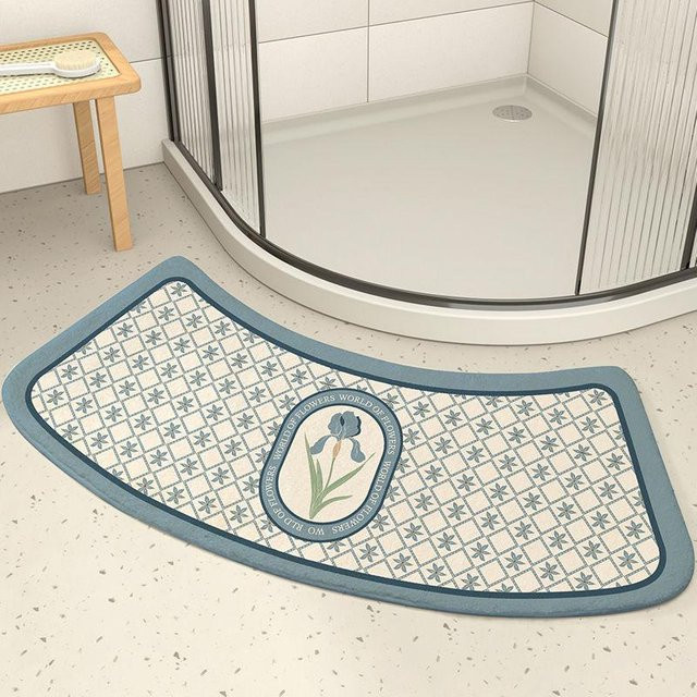 Saugfähige und rutschfeste Badezimmerfußmatte von Yiran Furniture in Blau mit floralem Design, B/L: 40 x 80 cm - Bild 1