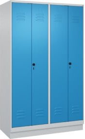 C+P PSA Doppel-Spind Classic PLUS mit Sockel, 4 Abteile, Lichtgrau und Lichtblau, B/T/H: 120 x 50 x 195 cm, mit Sicherheits-Drehriegel Verschluss - Bild 1